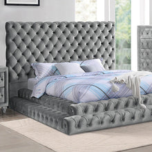 Cargar imagen en el visor de la galería, Stefania Queen Bedroom Set