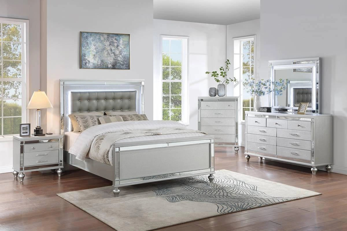 Hothan Eastern King Bed in Silver