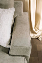 Cargar imagen en el visor de la galería, New Meadows Loveseat