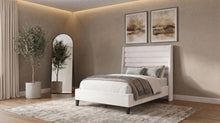 Cargar imagen en el visor de la galería, Leslie Upholstered Wingback Platform Bed