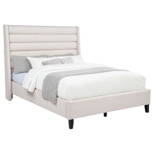 Cargar imagen en el visor de la galería, Leslie Upholstered Wingback Platform Bed