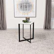 Cargar imagen en el visor de la galería, Tobin End Table