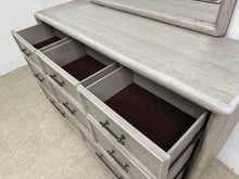 Cargar imagen en el visor de la galería, Midhurst Dresser