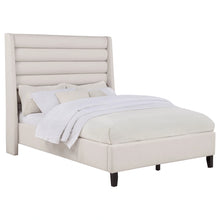 Cargar imagen en el visor de la galería, Leslie Upholstered Wingback Platform Bed