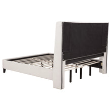 Cargar imagen en el visor de la galería, Leslie Upholstered Wingback Platform Bed