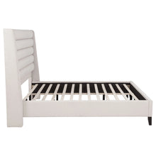 Cargar imagen en el visor de la galería, Leslie Upholstered Wingback Platform Bed