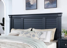 Cargar imagen en el visor de la galería, Manzanillo Queen Bedroom Set