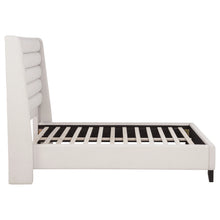Cargar imagen en el visor de la galería, Leslie Upholstered Wingback Platform Bed