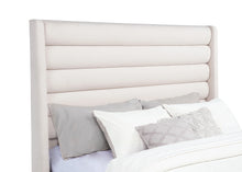 Cargar imagen en el visor de la galería, Leslie Upholstered Wingback Platform Bed