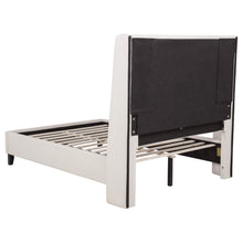 Cargar imagen en el visor de la galería, Leslie Upholstered Wingback Platform Bed