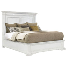 Cargar imagen en el visor de la galería, McKinney Panel Bed with LED Lighting