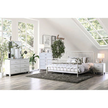 Cargar imagen en el visor de la galería, IRIA Vintage White Cal.King, E.King, &amp; Full Bed