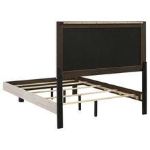Cargar imagen en el visor de la galería, Trenton Panel Bed