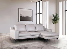 Cargar imagen en el visor de la galería, Stordal Sectional, Right Chaise