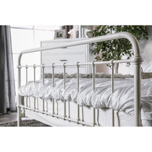 Cargar imagen en el visor de la galería, IRIA Vintage White Cal.King, E.King, &amp; Full Bed